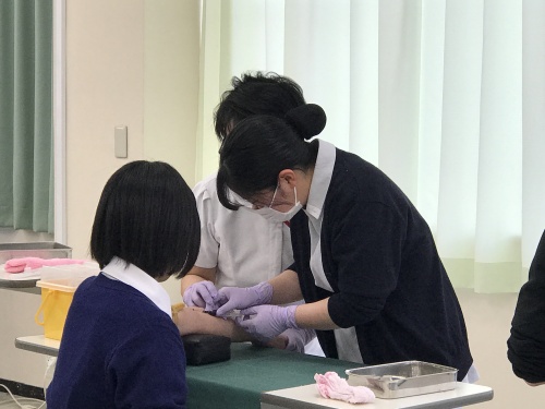 採血演習を行いました！！