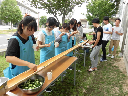夏は、流しそうめん！
