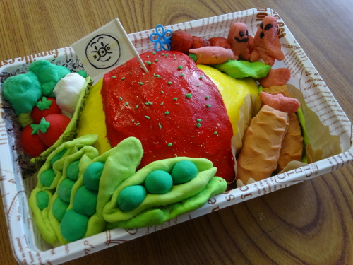 毎年恒例の小麦粉粘土！「お弁当作り」