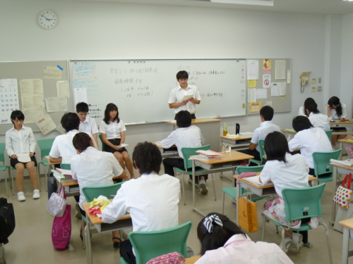  ★１年生が『実習の成果 』を発表 !    【実習報告会】 
