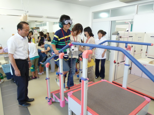 小学生が 『介護体験』 をしました　(^^ゞ　　　