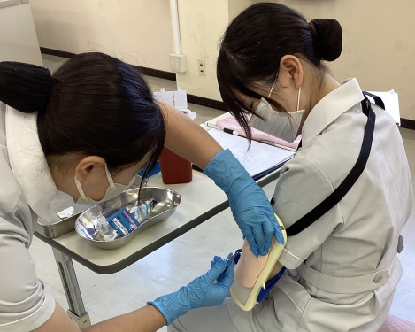 看護学科2年生　初めての注射演習