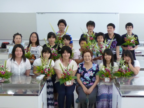 命あるものへの 「こころ」 を学ぶ　  『生け花』 (^_^)　