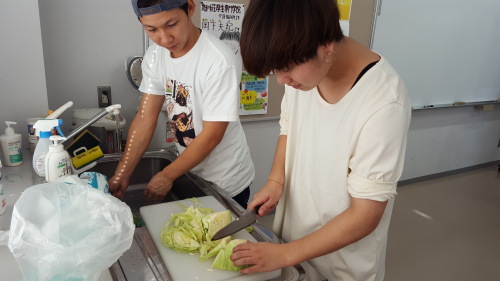 卒業生のタコヤキパーティー